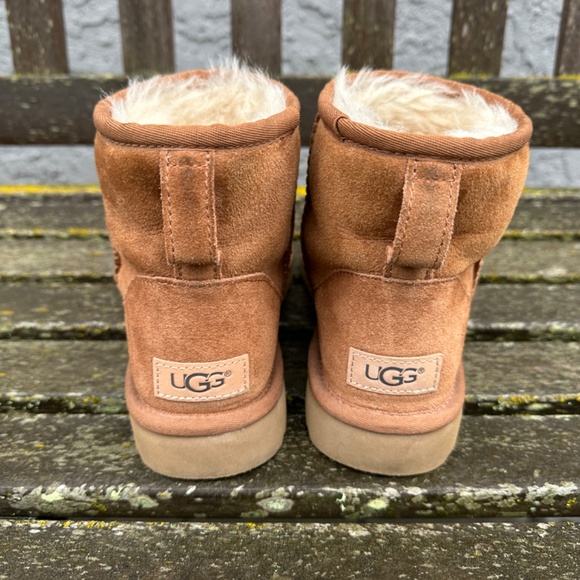 UGG Classic Chestnut Minis - Picture 2 of 5